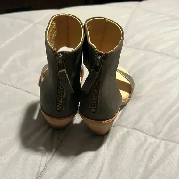 Kookaburra heals - Picture 4 of 5